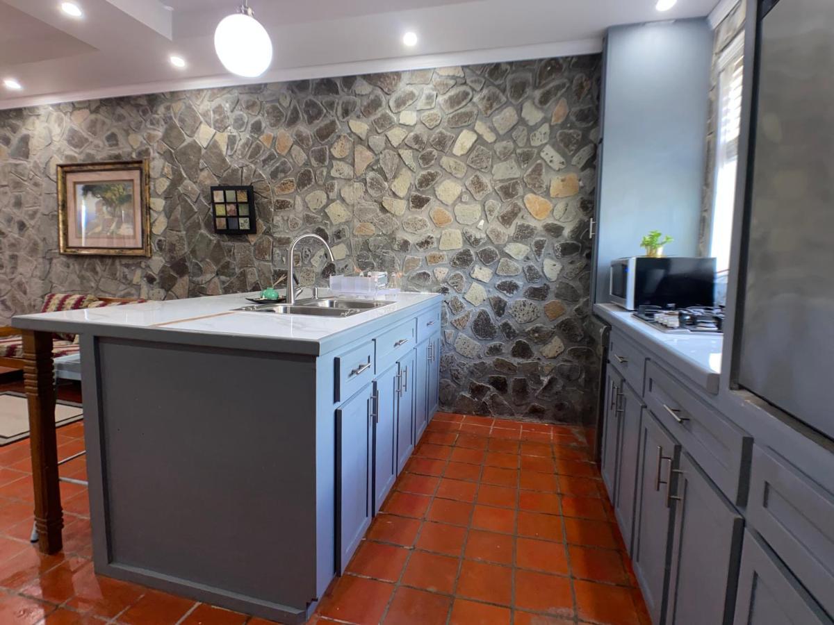 Stonetrail Hotel Arnos Vale Bagian luar foto