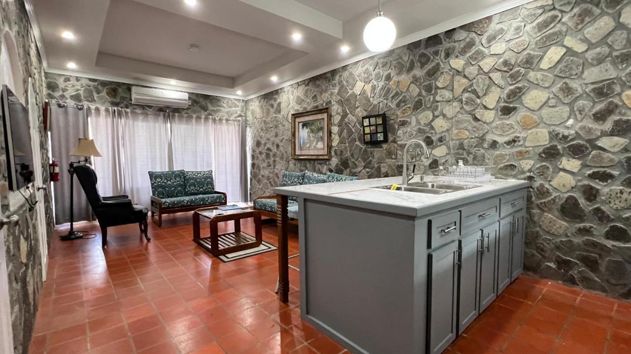 Stonetrail Hotel Arnos Vale Bagian luar foto