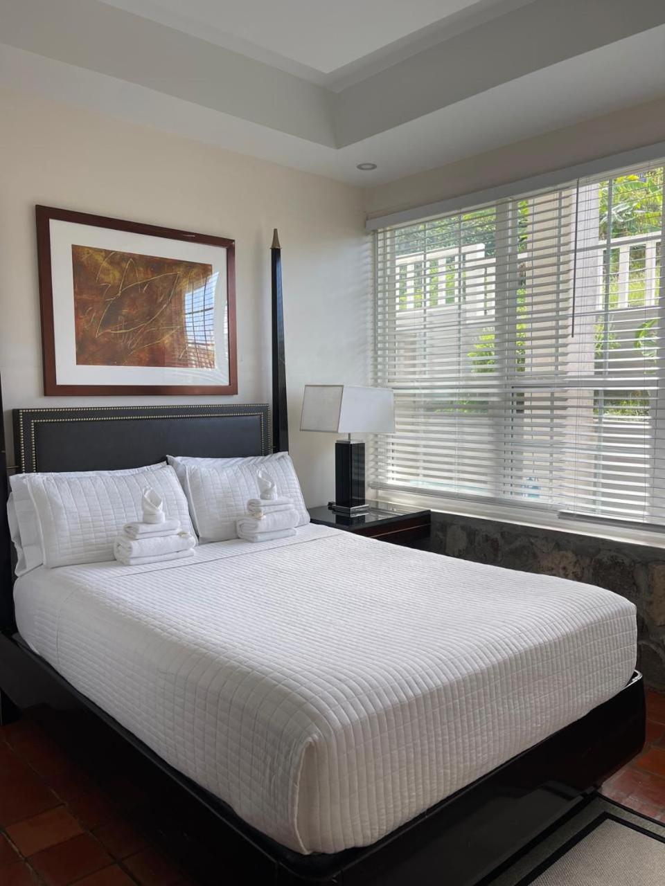 Stonetrail Hotel Arnos Vale Bagian luar foto