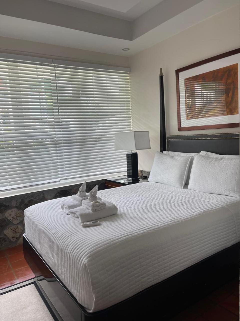 Stonetrail Hotel Arnos Vale Bagian luar foto