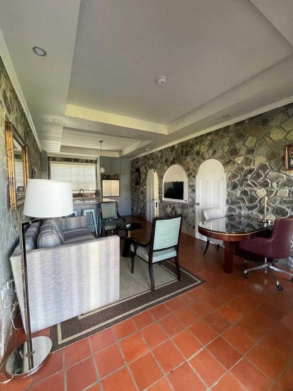 Stonetrail Hotel Arnos Vale Bagian luar foto