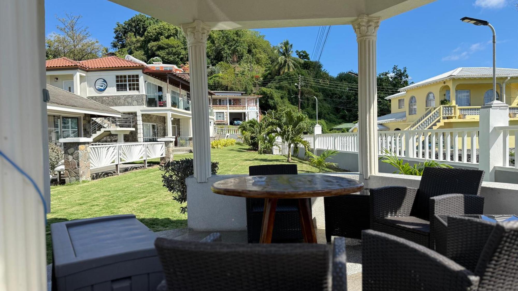 Stonetrail Hotel Arnos Vale Bagian luar foto